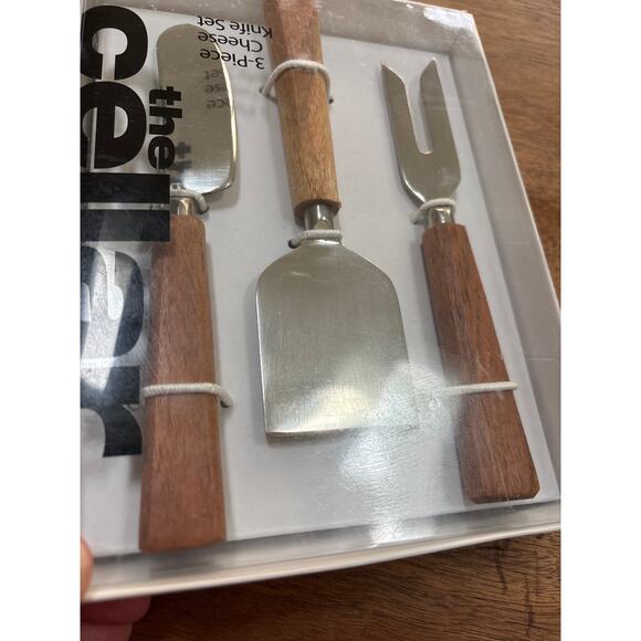 The Cellar 3-piece Cheese Knife Set - NEW in BOX - Wooden Handles - Giftable - Picture 4 of 7